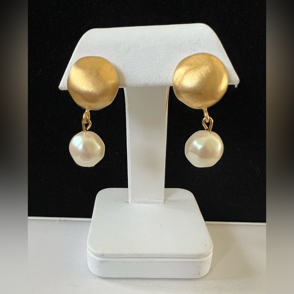 Givenchy Designer Signed Pearl Dangle Earrings - Picture 3 of 6